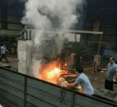 加工中心撞機(jī)圖片